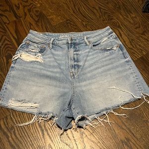 American Eagle Highest Boyfriend Short